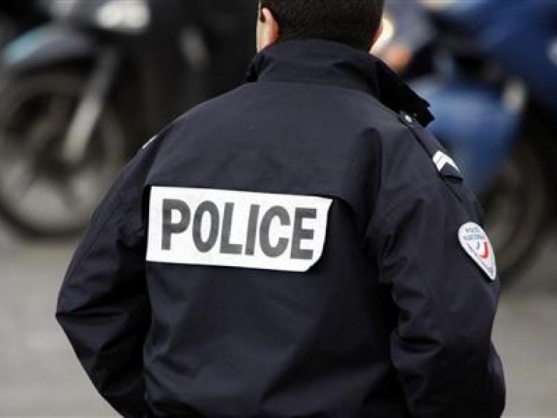 В Тулузе полиция разгоняет мигрантов взбунтовавшуюся  после проверки документов у женщины в никабе  -(видео)