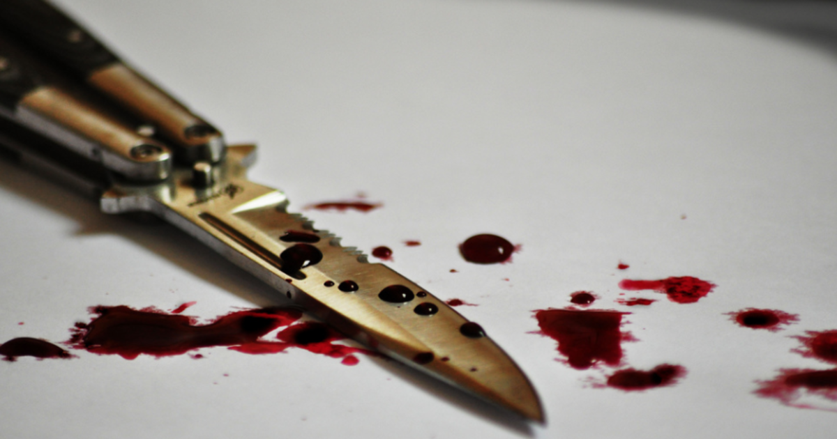 В Сокулуке неизвестная нанесла удар ножом случайному прохожему