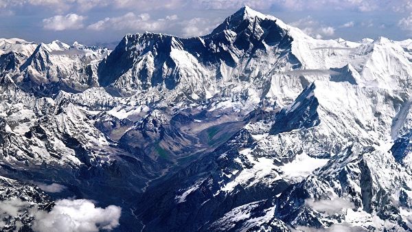 Непальский шерпа побил мировой рекорд, покорив Эверест 24 раза