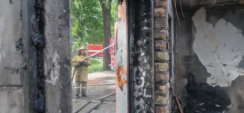 В Бишкеке на Жибек Жолу сгорело кафе 