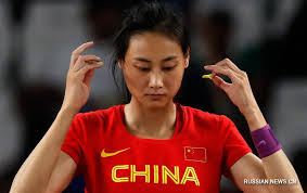 Китайская спортсменка оказалась в центре скандала, бросив национальный флаг